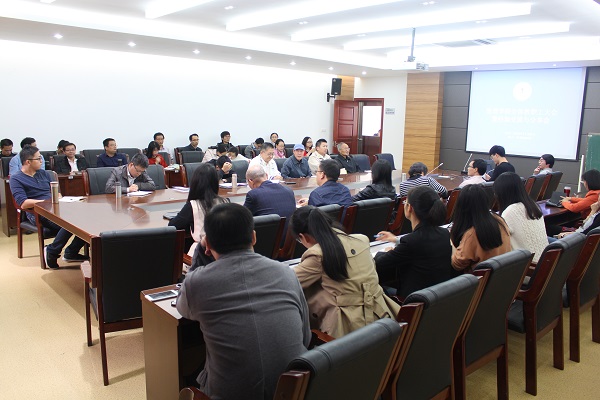 管理学院召开全体教职工大会暨经验交流与分享会by周强、梅朝阳_(2).jpg
