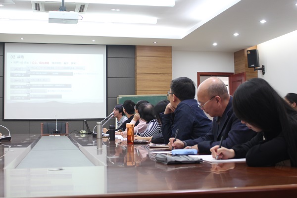 管理学院召开全体教职工大会暨经验交流与分享会by周强、梅朝阳.JPG
