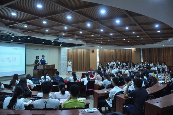 厦门大学嘉庚学院管理学院第四届青年志愿者协会誓师大会暨嘉汇苑开.jpg