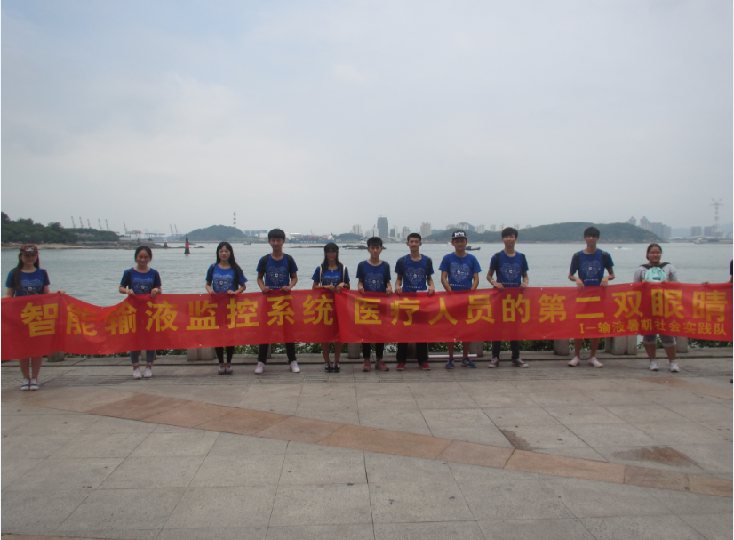 队员在海滨公园横幅签名.png